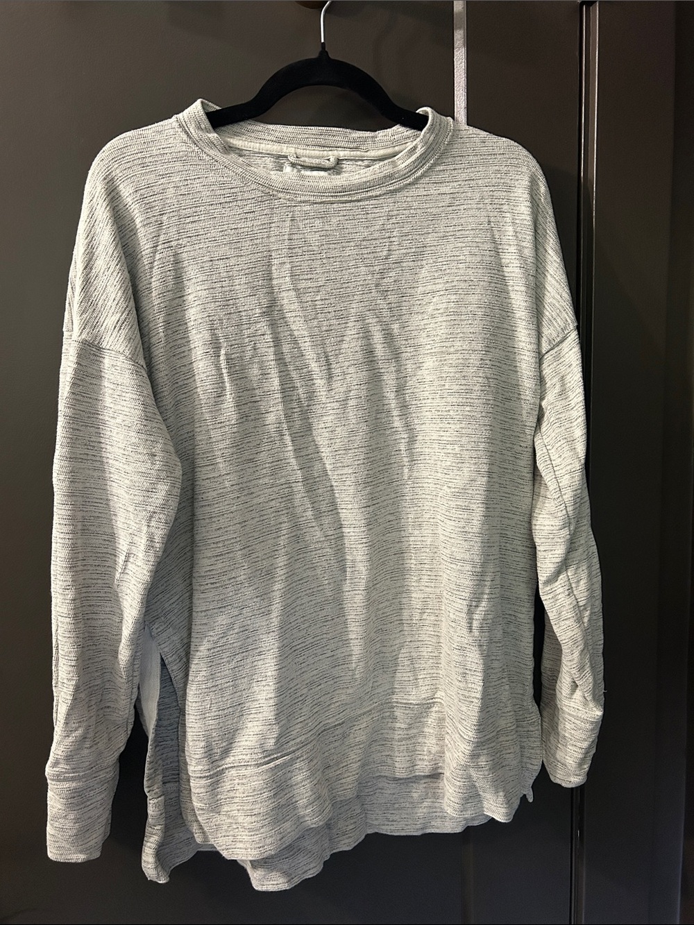 aerie Women’s Heather Light Gray Crewneck Sweater